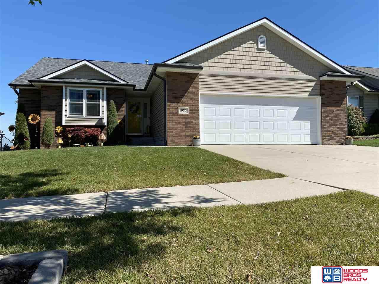 1930 44th Street - Photo 1