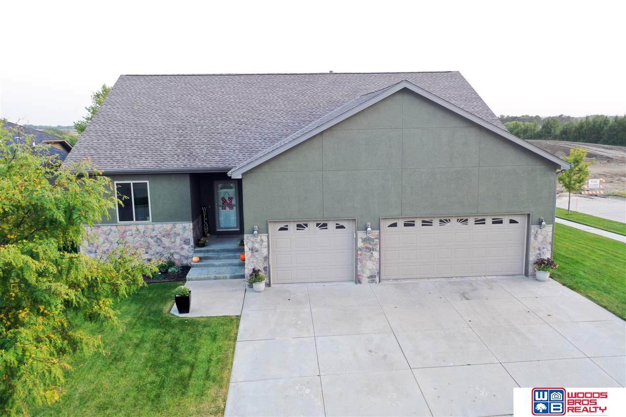 2727 Shadowbrook Drive - Photo 1