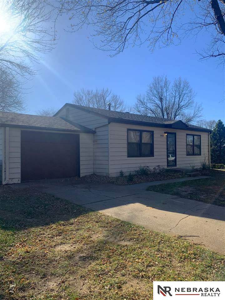 3909 Overlook Circle - Photo 1