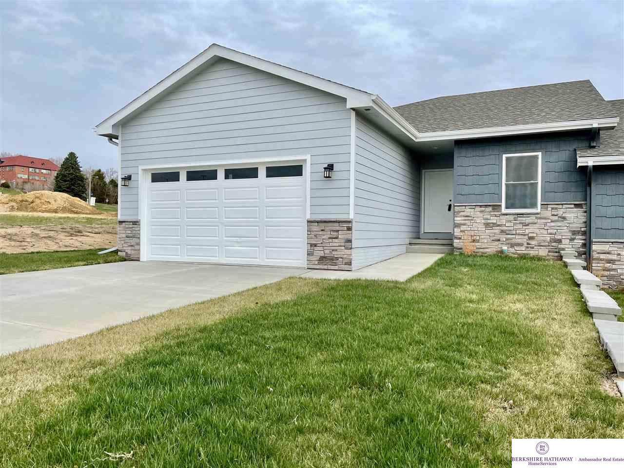 2712 Viking Circle - Photo 1