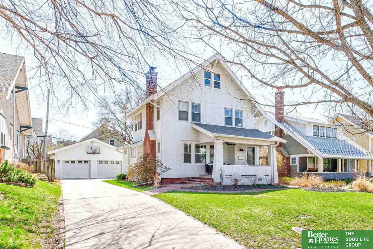 5017 Burt Street - Photo 1