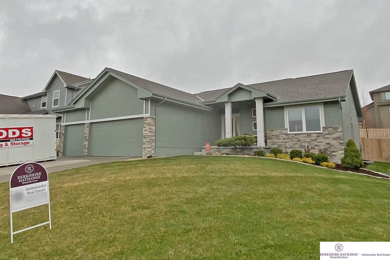 8007 194th Street - Photo 1