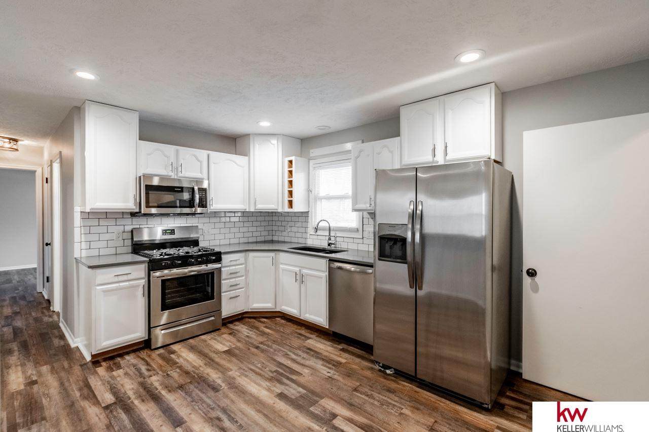 10901 Leavenworth Street - Photo 1