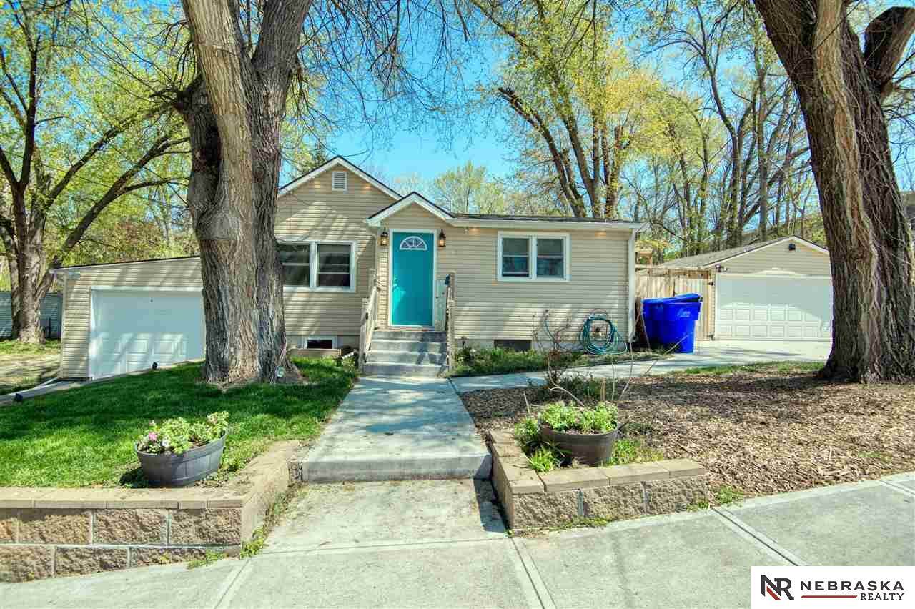623 9th Street - Photo 1