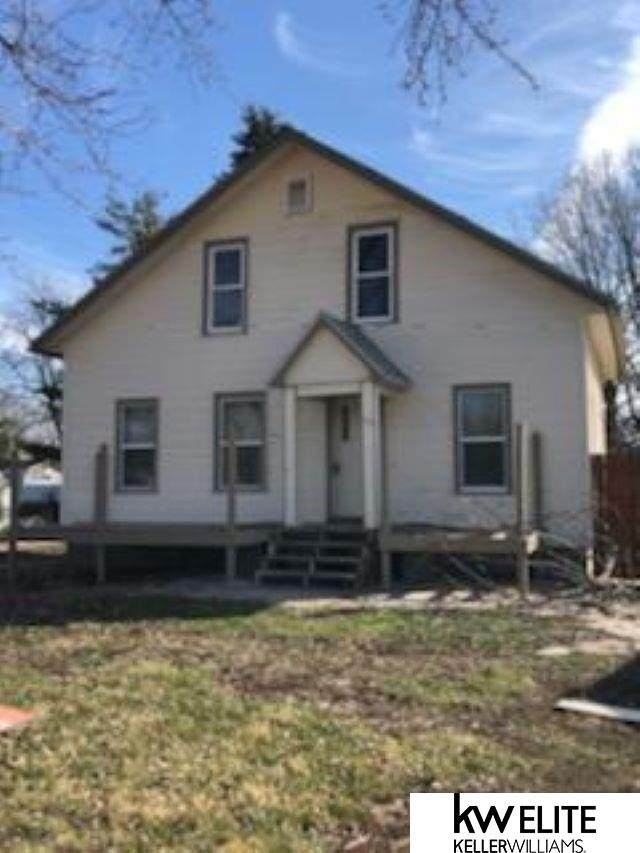 111 10 Street - Photo 1