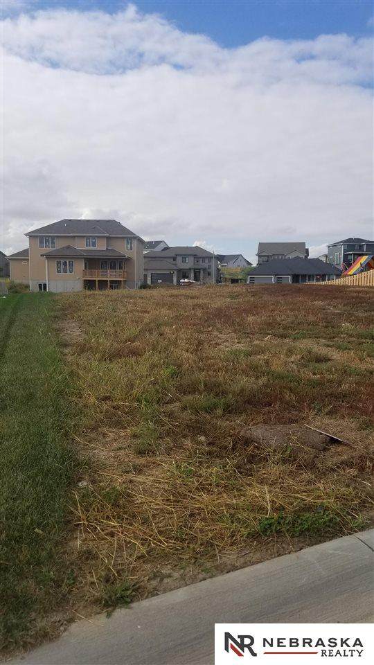 660 11th Circle - Photo 1