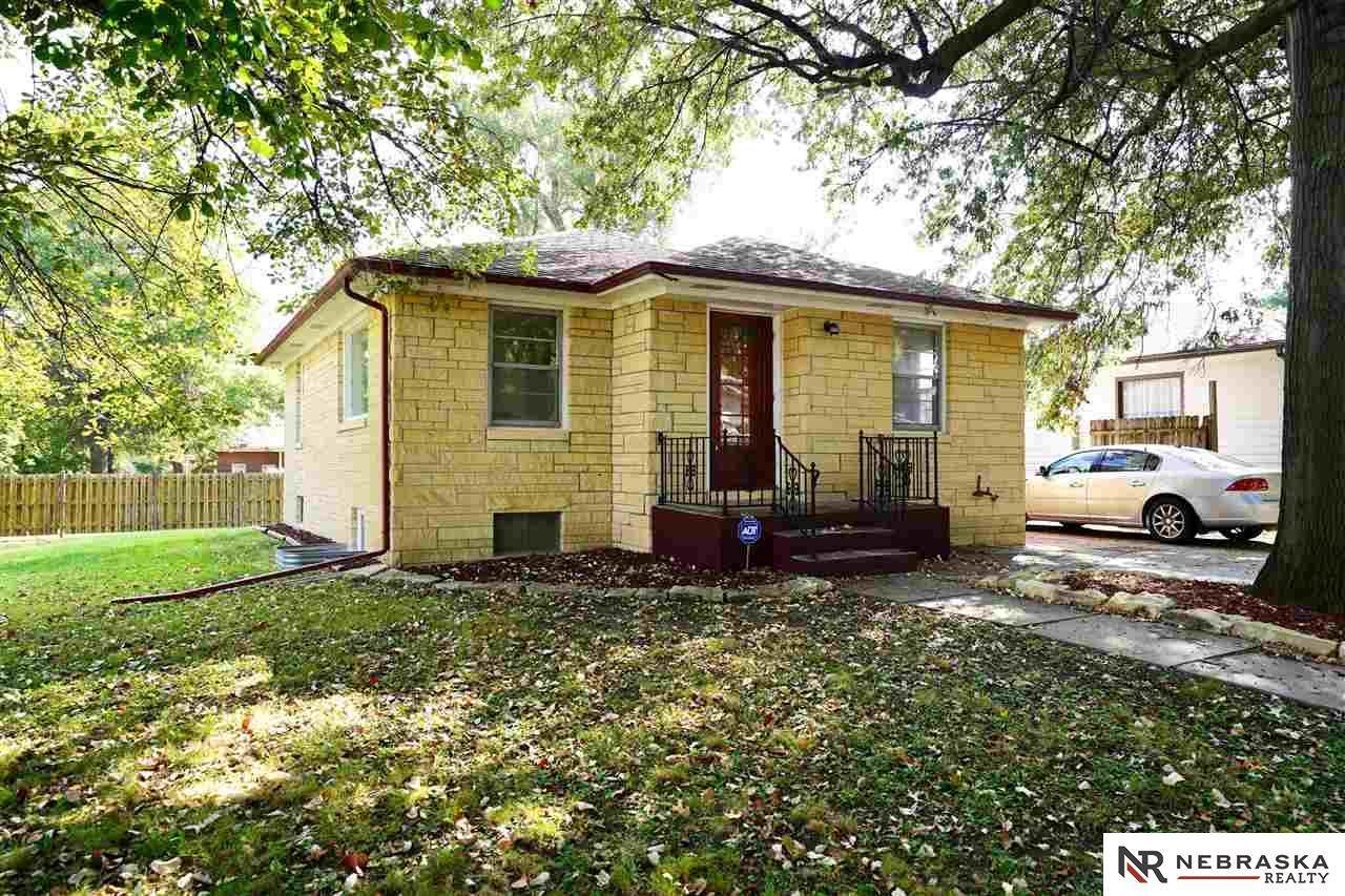 840 35 Street - Photo 1