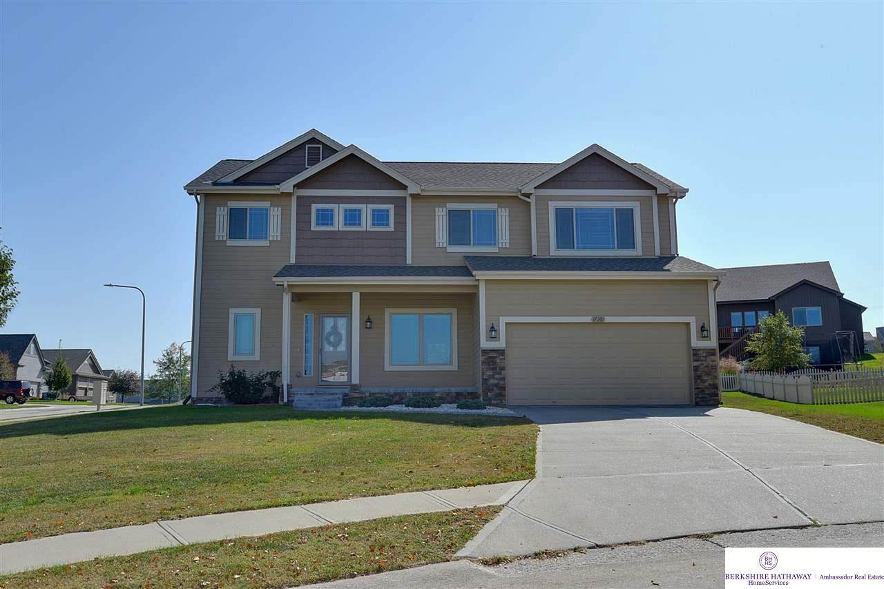 17201 Fowler Circle - Photo 1