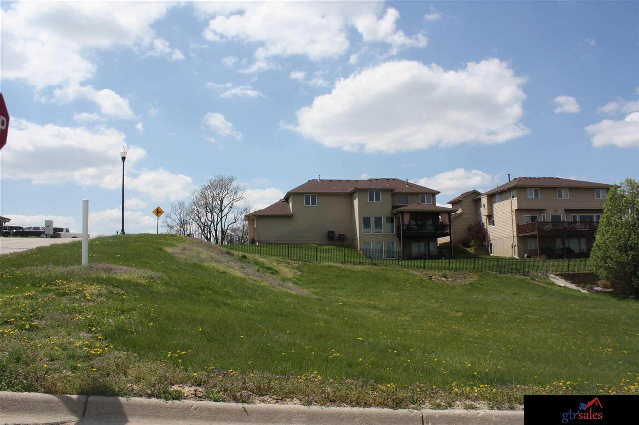 2606 32nd Street - Photo 1