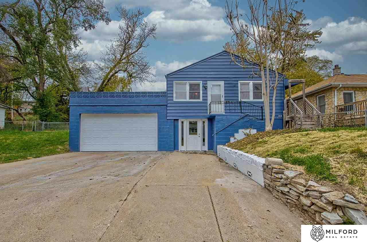 5630 51 Avenue - Photo 1