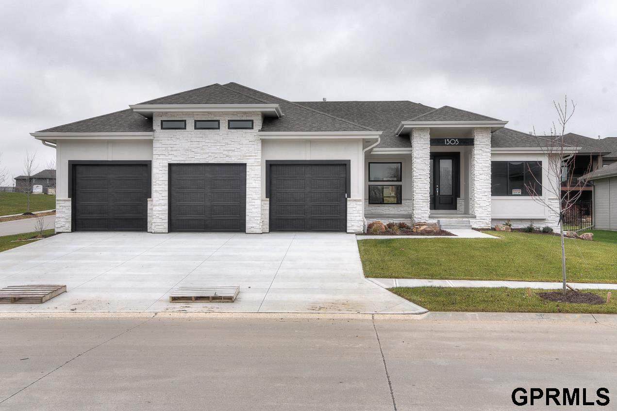 10105 98th Street - Photo 1
