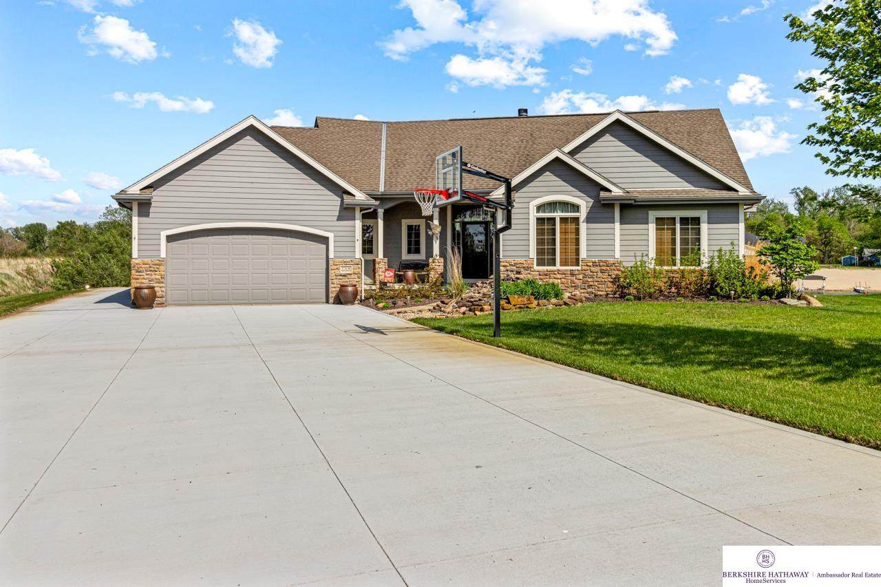 758 White Tail Circle - Photo 1