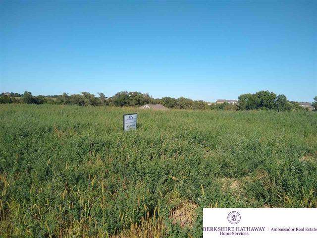 8213 167 Avenue - Photo 1