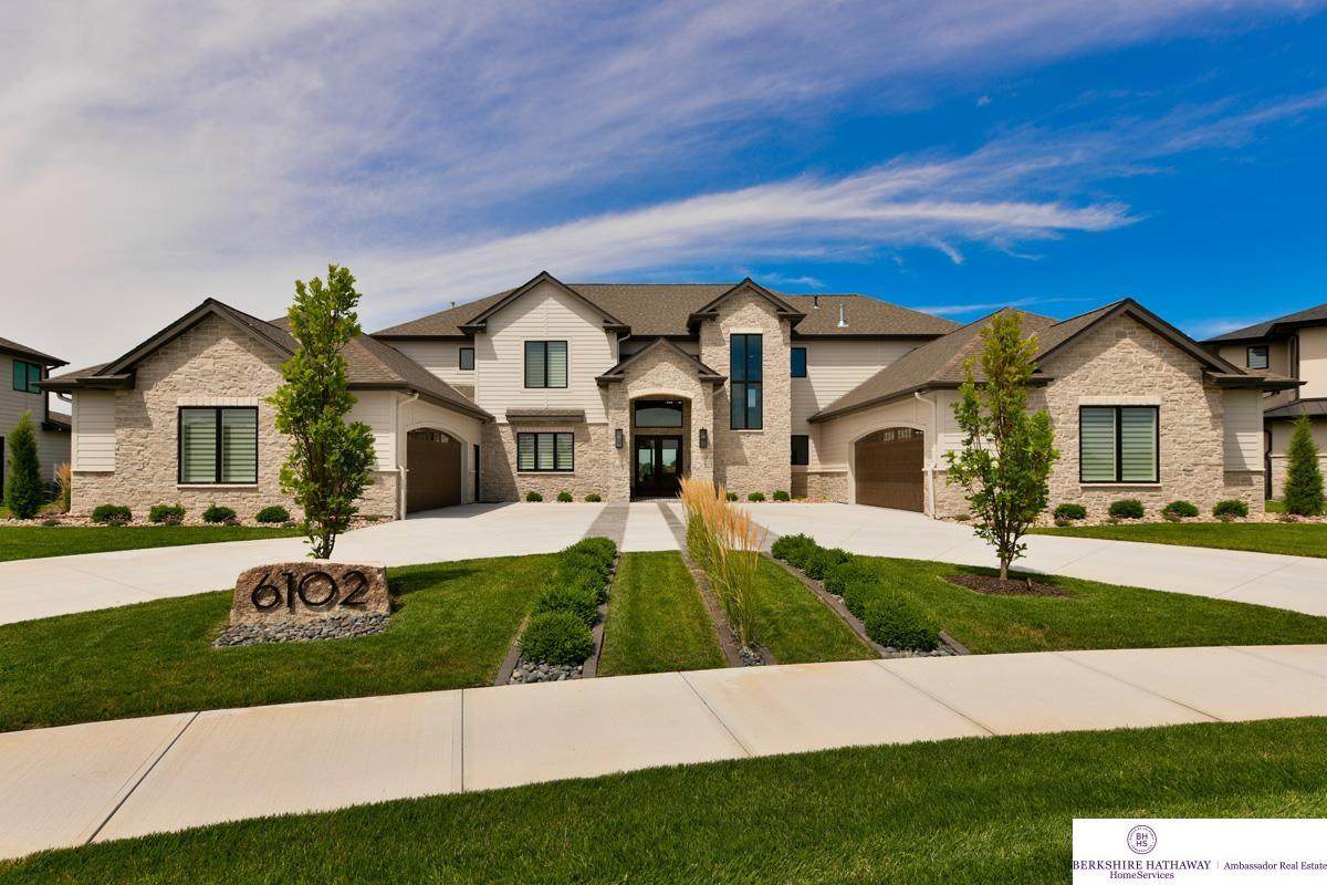 6102 292 Circle - Photo 1