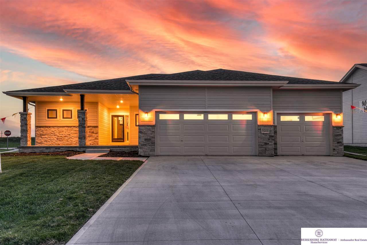 10233 Cove Hollow Drive - Photo 1
