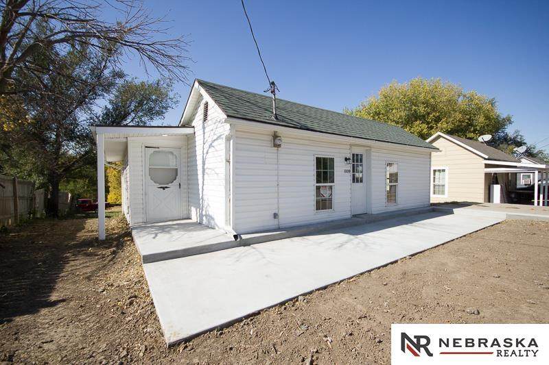 1009 Division Avenue - Photo 1