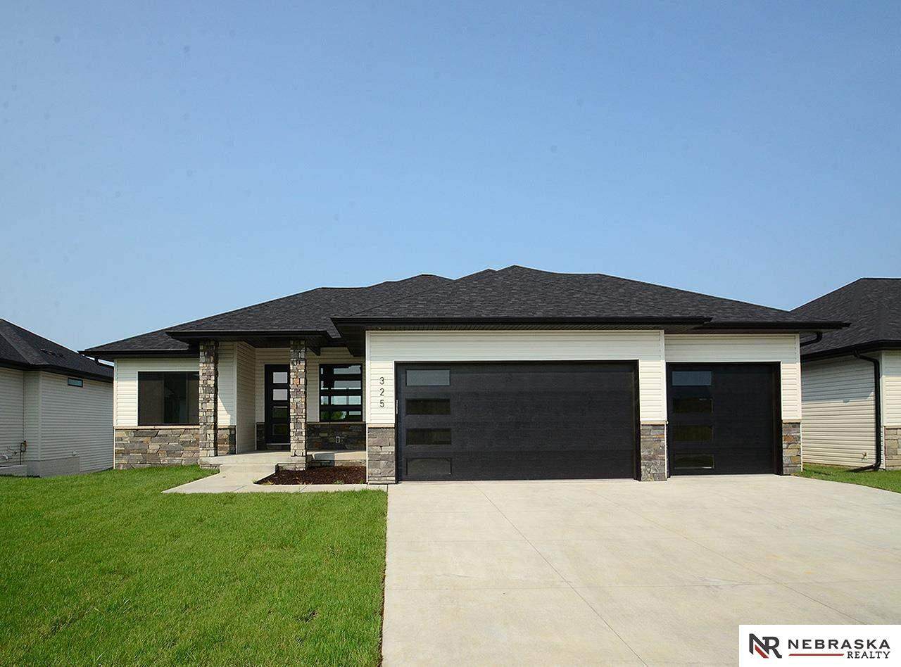325 104th Street - Photo 1
