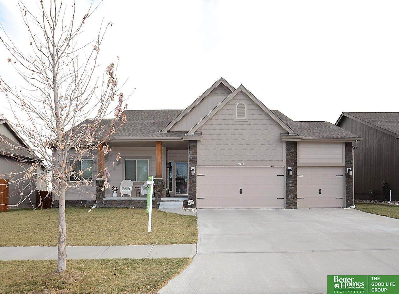 7419 163rd Street - Photo 1
