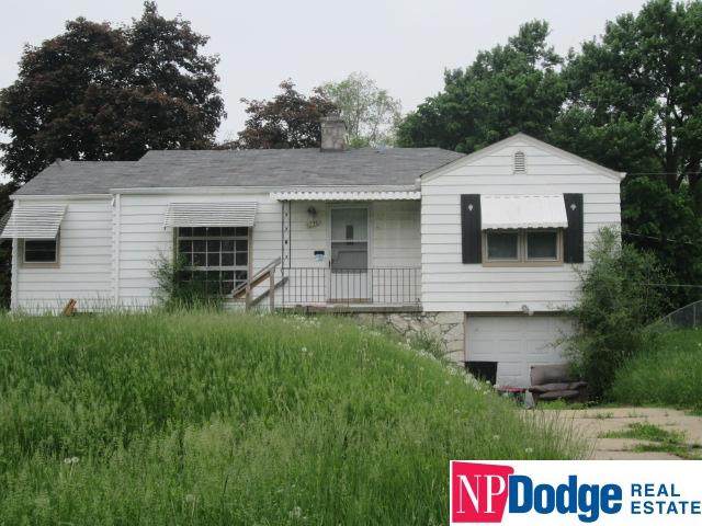 5736 33 Street - Photo 1