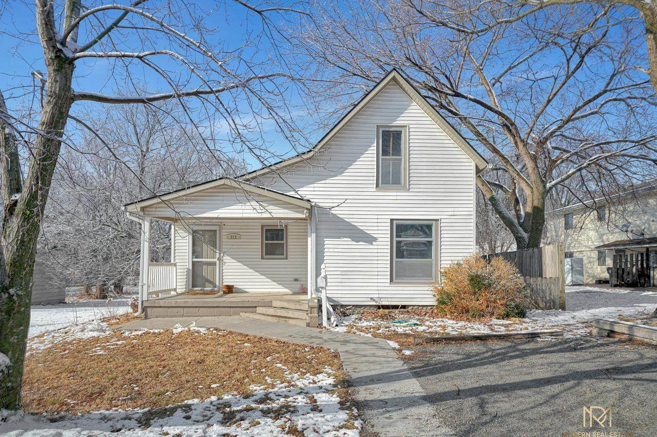 513 10th Street - Photo 1