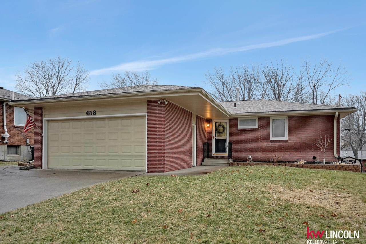 618 Sierra Drive - Photo 1