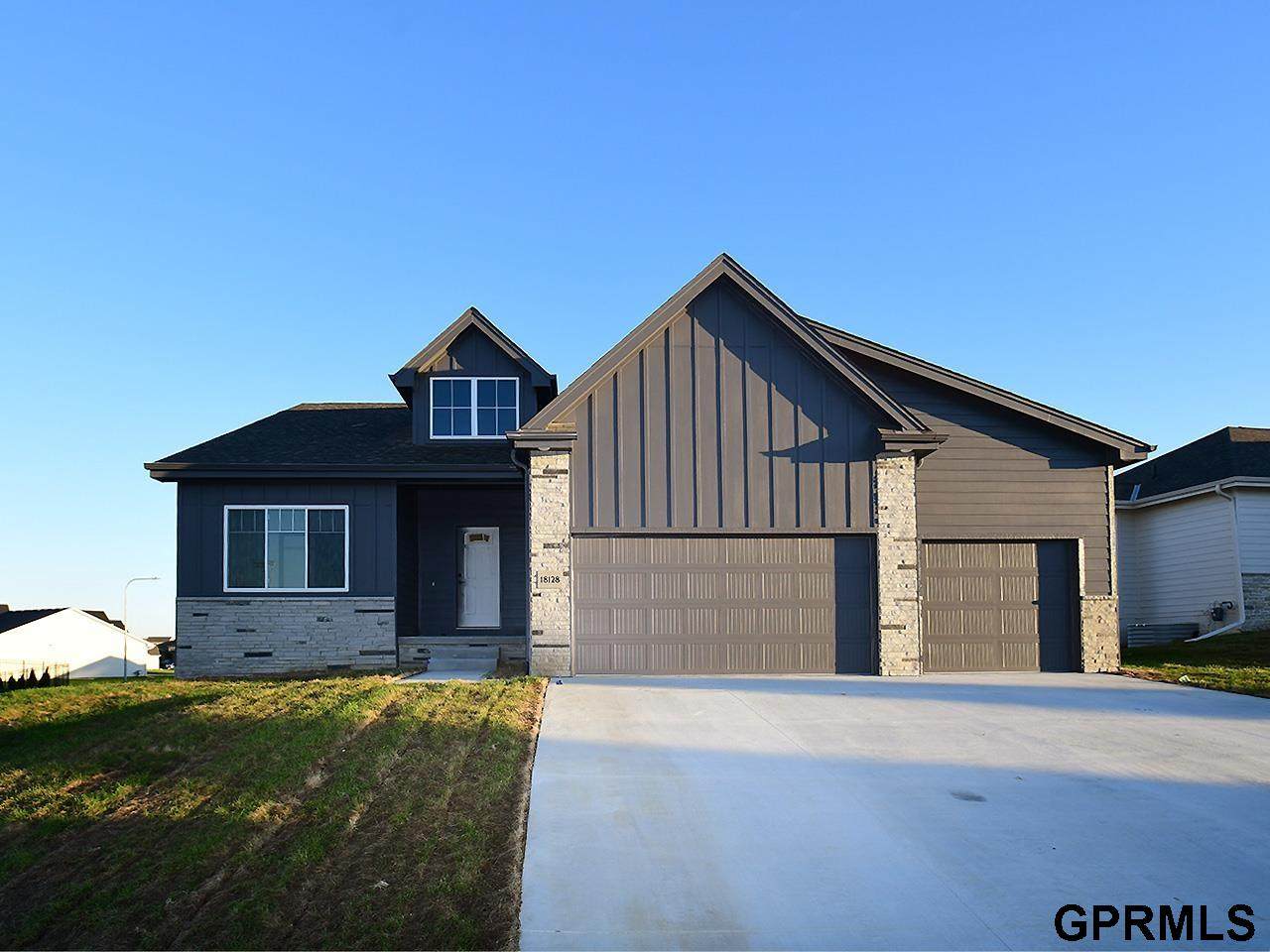 18128 Camelback Avenue - Photo 1