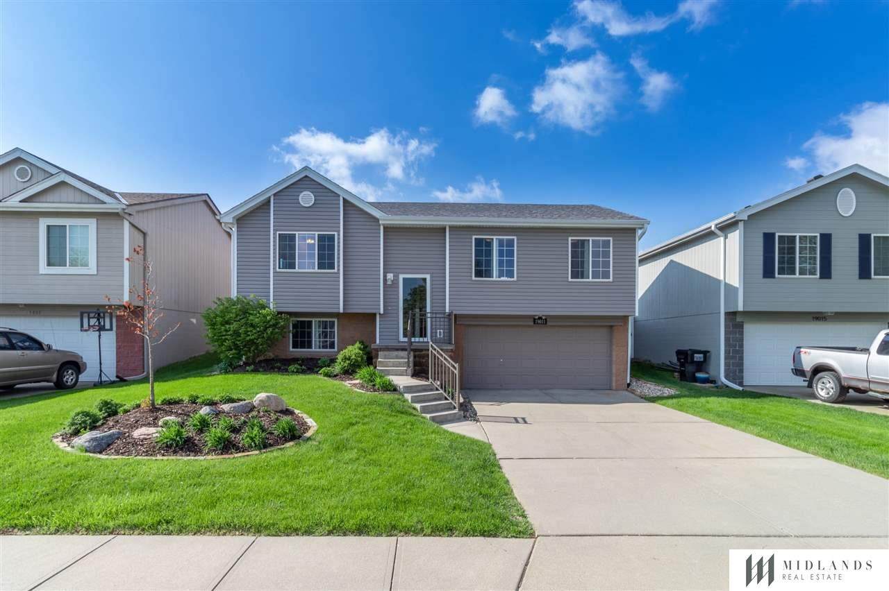 19011 R Street - Photo 1