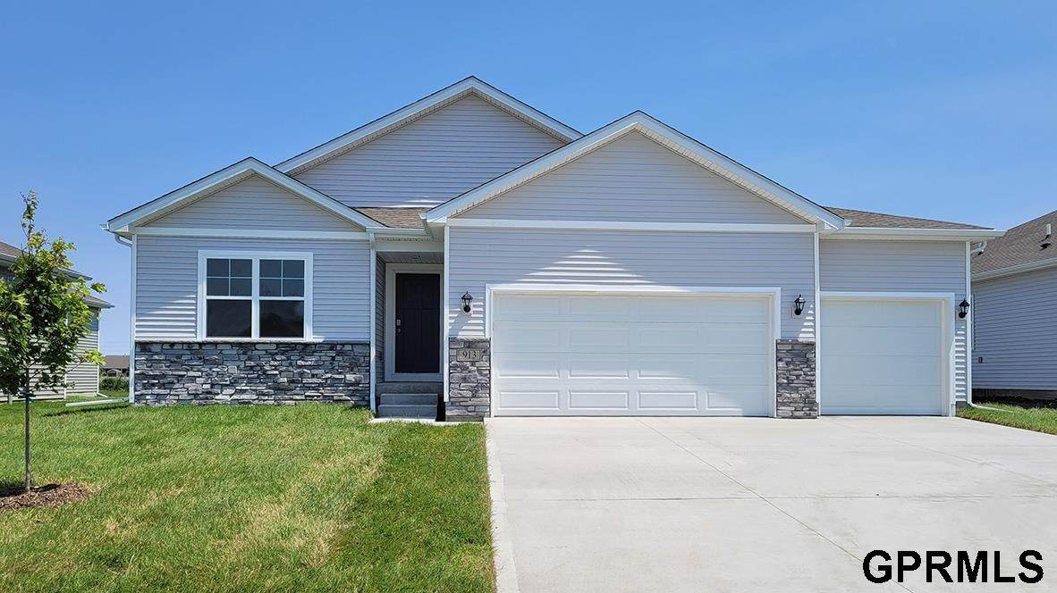 8031 170 Terrace - Photo 1