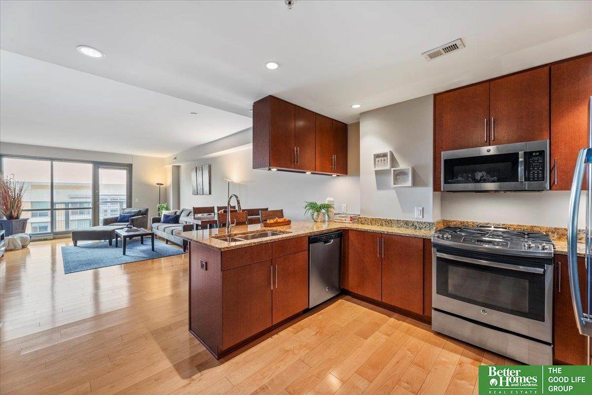 220 31 Avenue - Photo 1