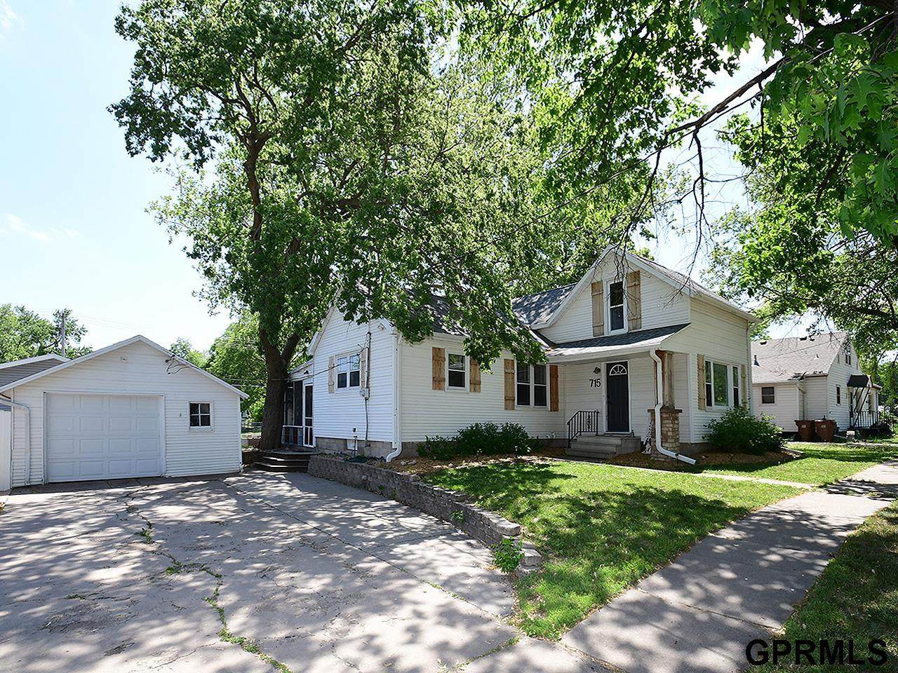 715 Park Avenue - Photo 1