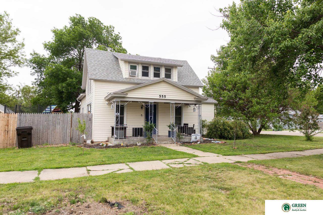 555 6th Street - Photo 1