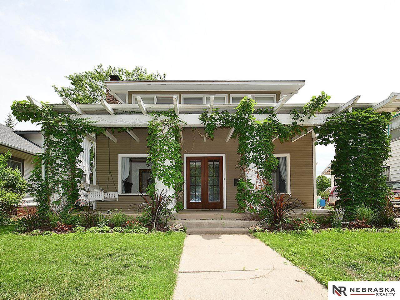 810 35th Street - Photo 1