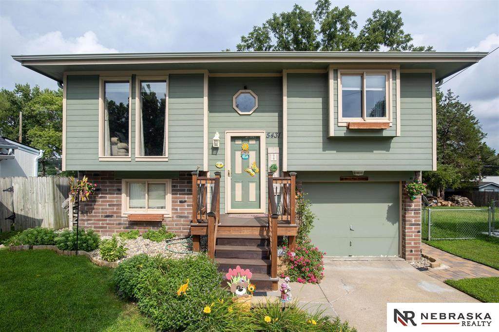 5431 48th Avenue - Photo 1