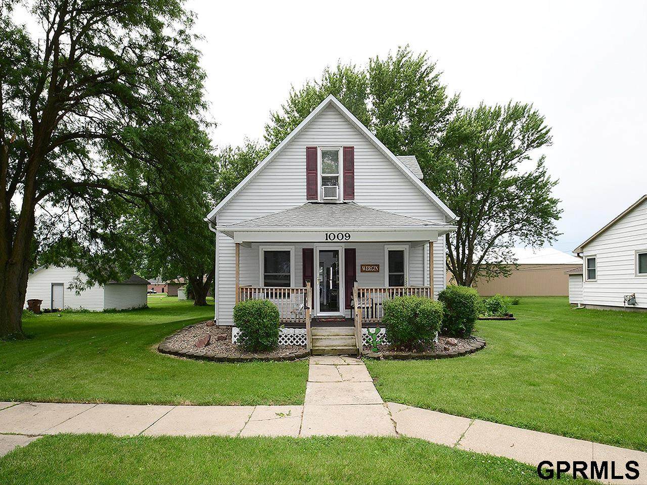 1009 1st Street - Photo 1