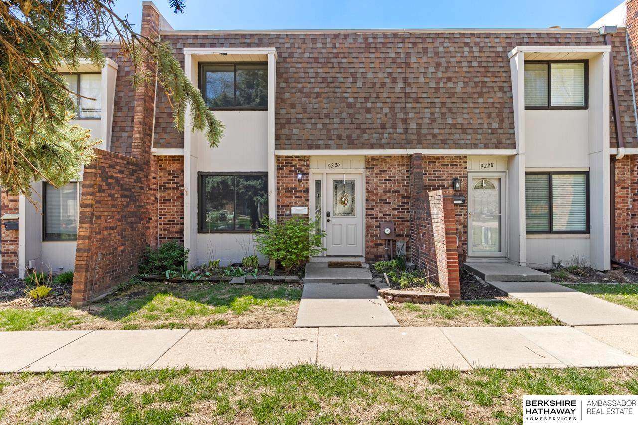 9226 V Plaza - Photo 1