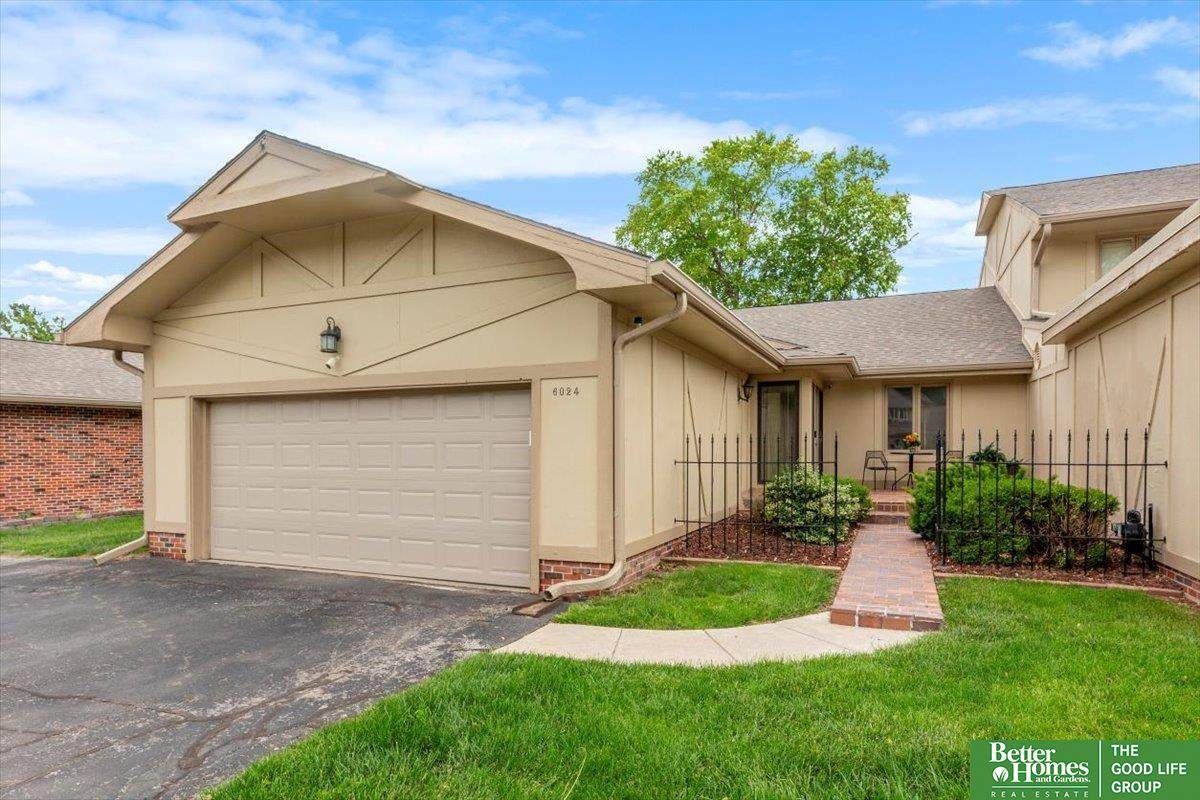 6024 Oakcrest Plaza - Photo 1