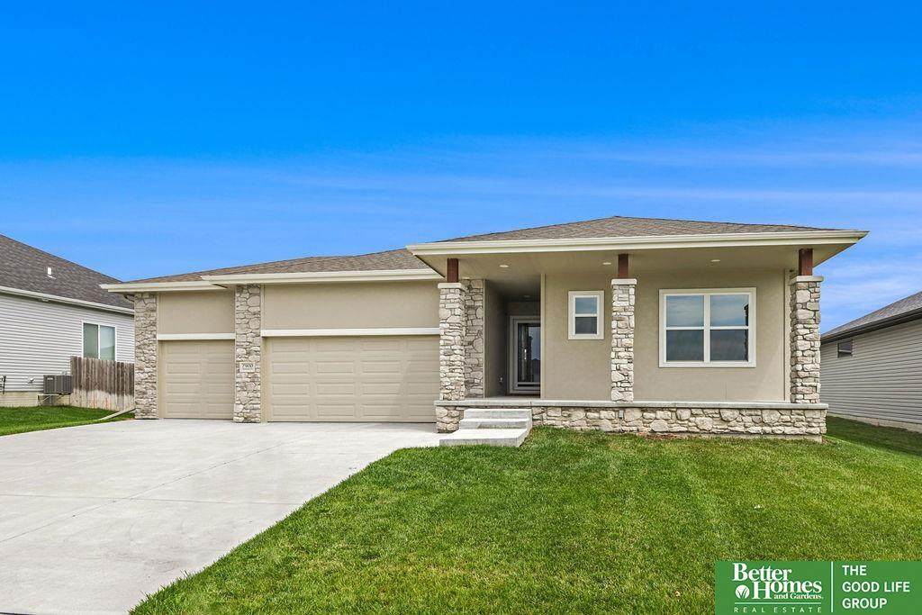 7900 Maxine Drive - Photo 1