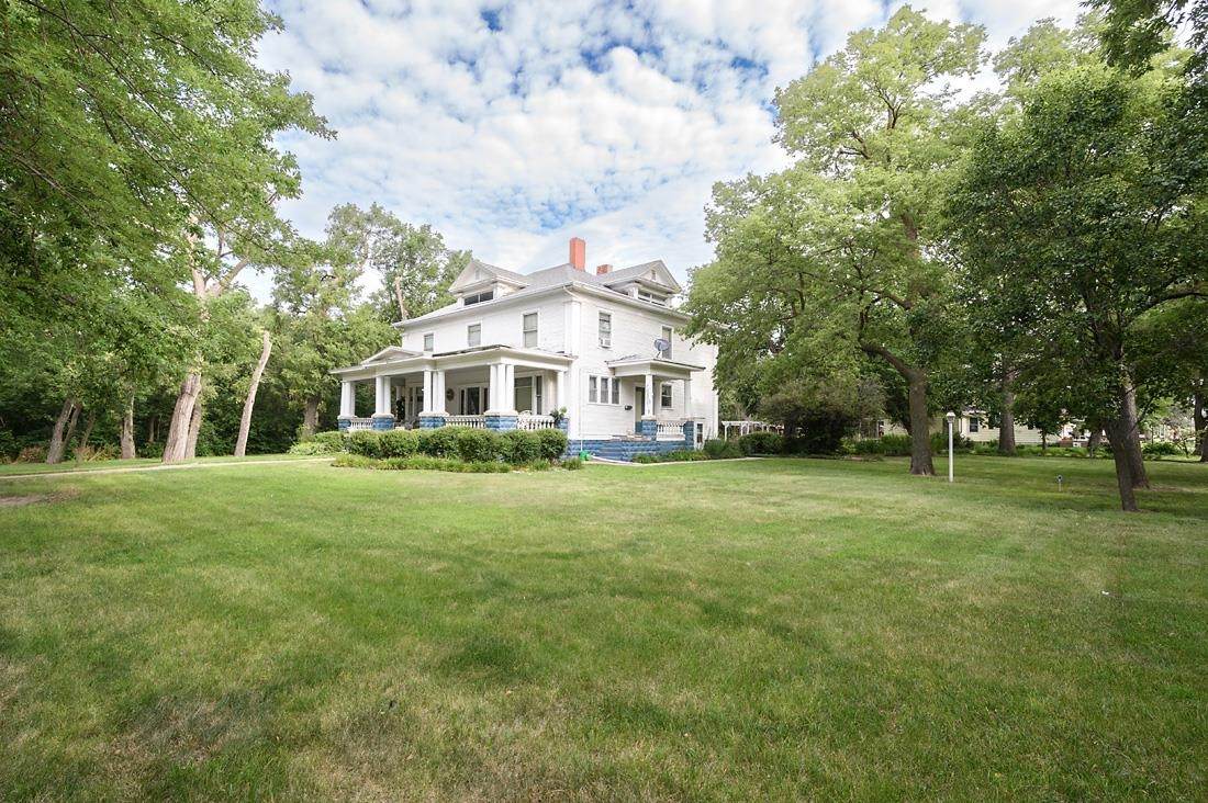 817 4th Avenue - Photo 1