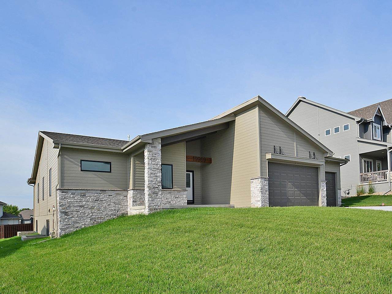 19969 Monroe Street - Photo 1