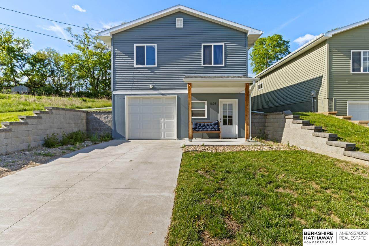 1624 A Avenue - Photo 1