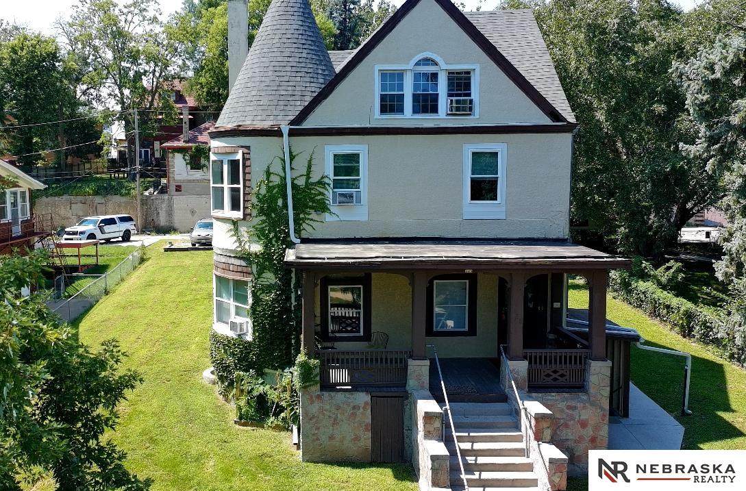 138 38th Avenue - Photo 1