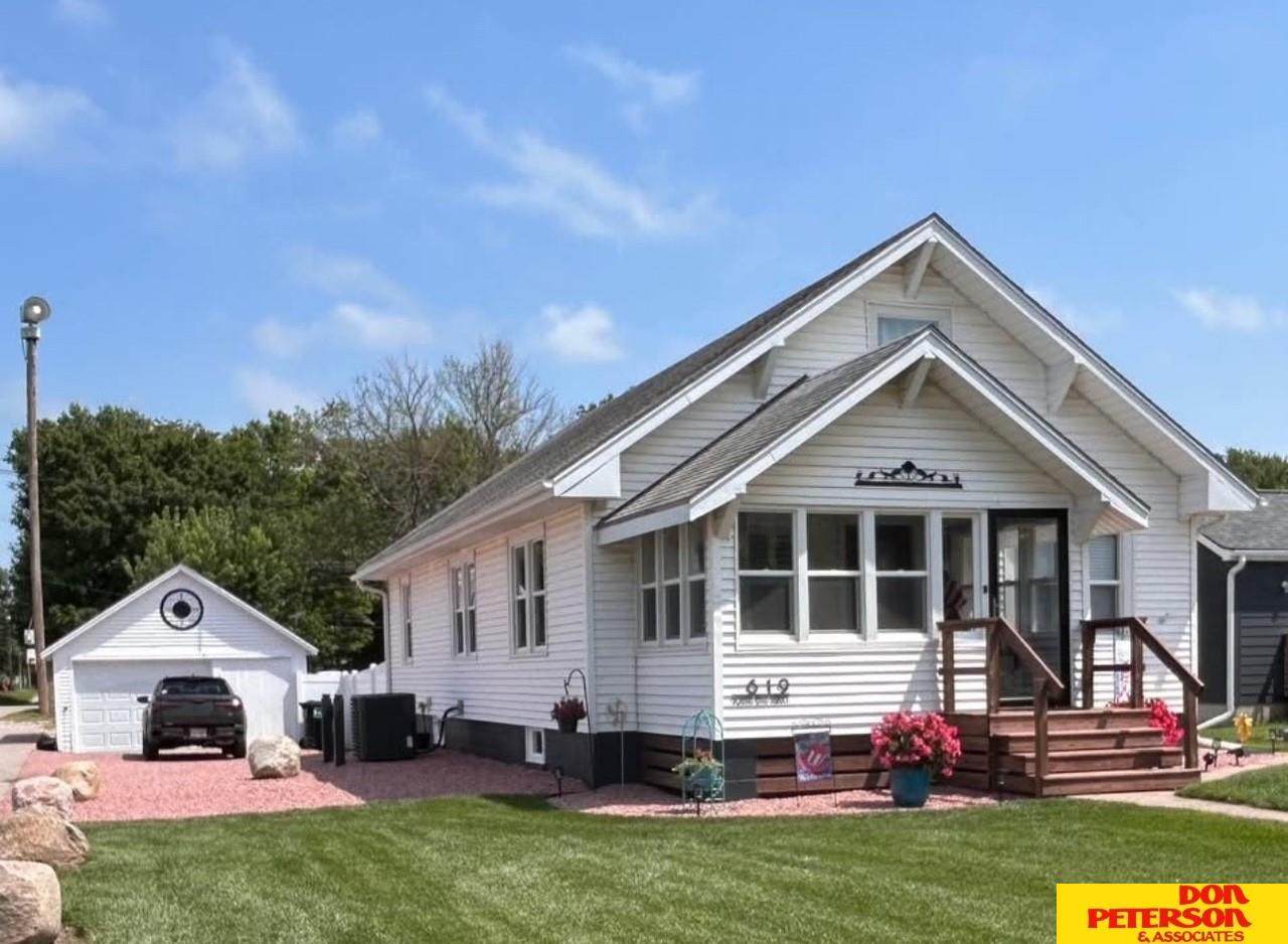 619 13 Street - Photo 1