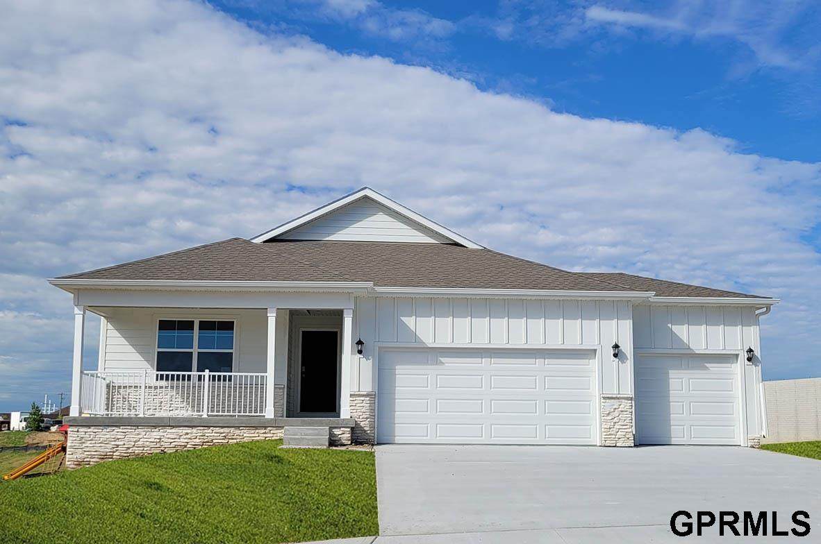 8506 184th Avenue - Photo 1