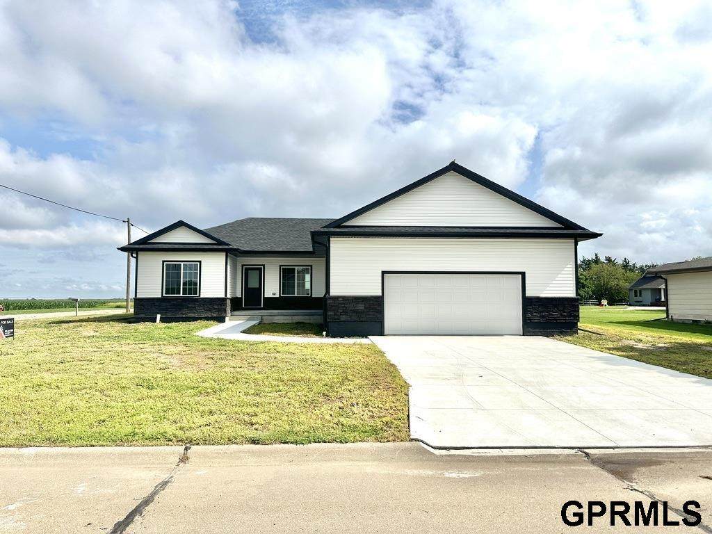 202 12TH Street - Photo 1