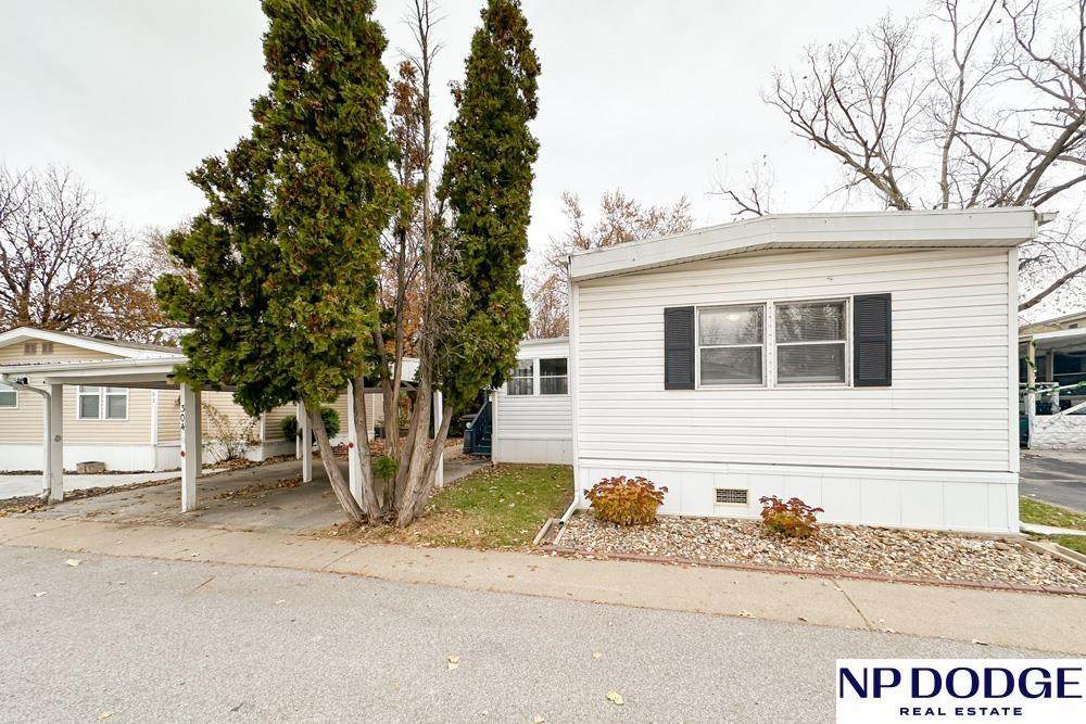 12620 Manderson Plaza - Photo 1