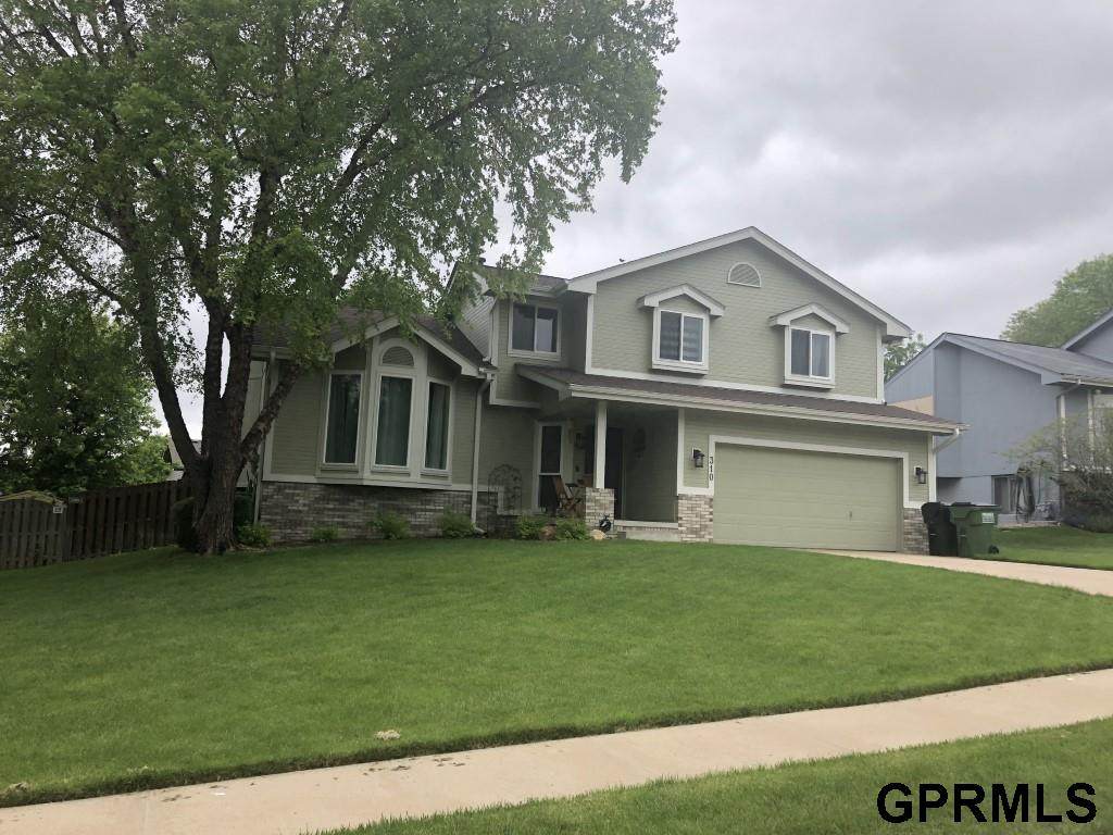 310 Oakwood Drive - Photo 1