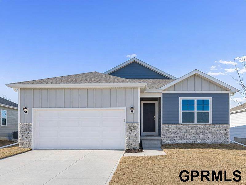 5618 189 Street - Photo 1
