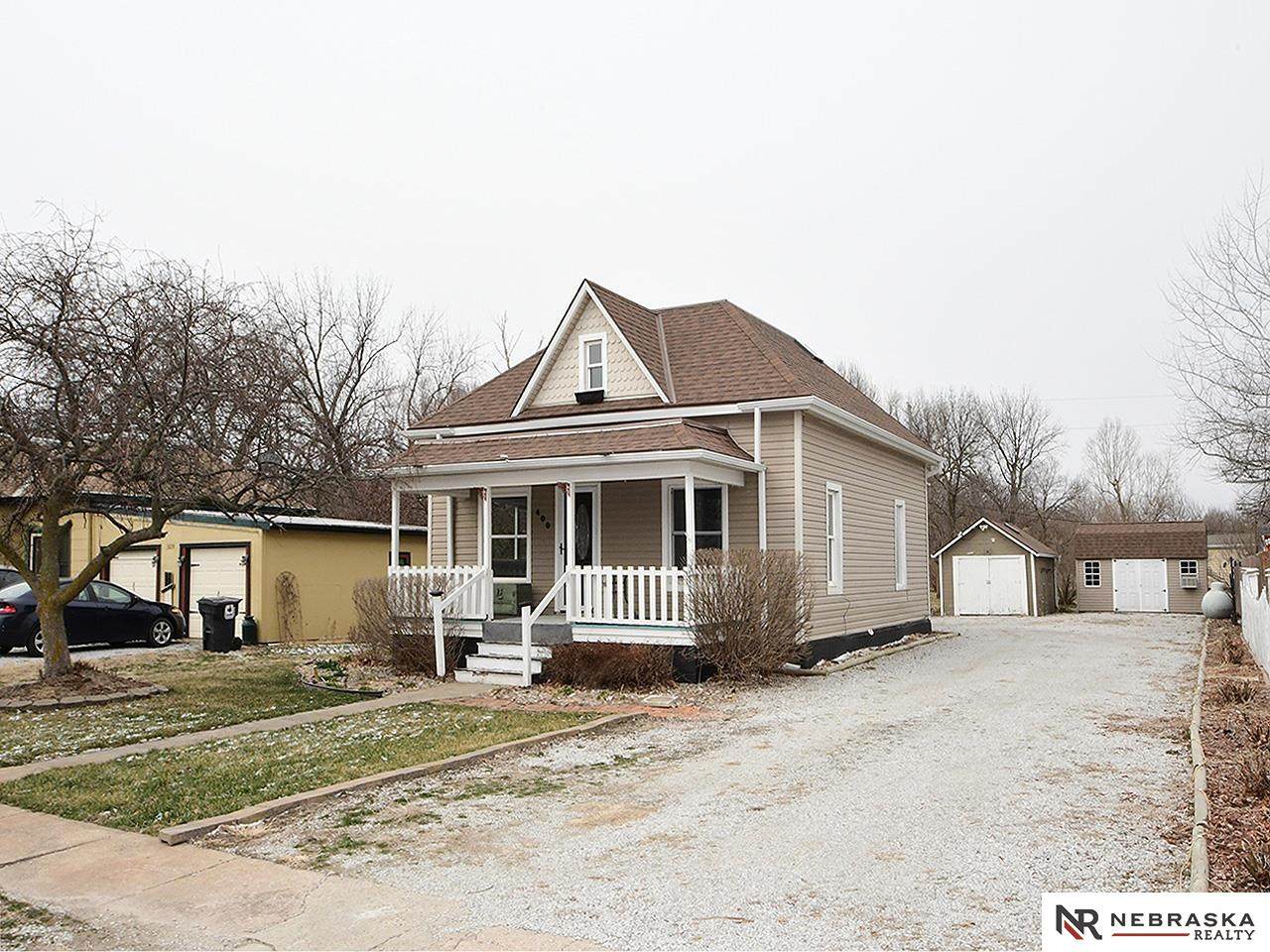 400 Main Street - Photo 1