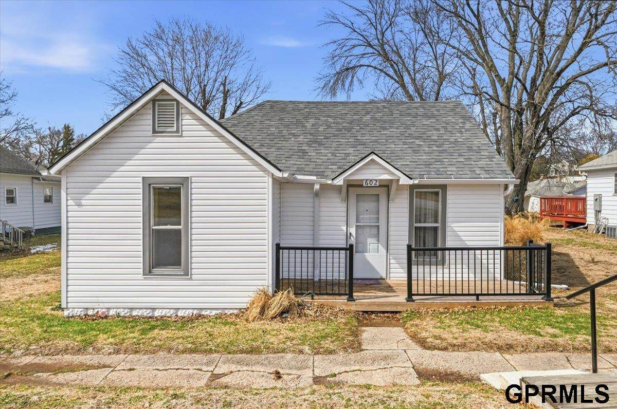 602 Howland Street - Photo 1