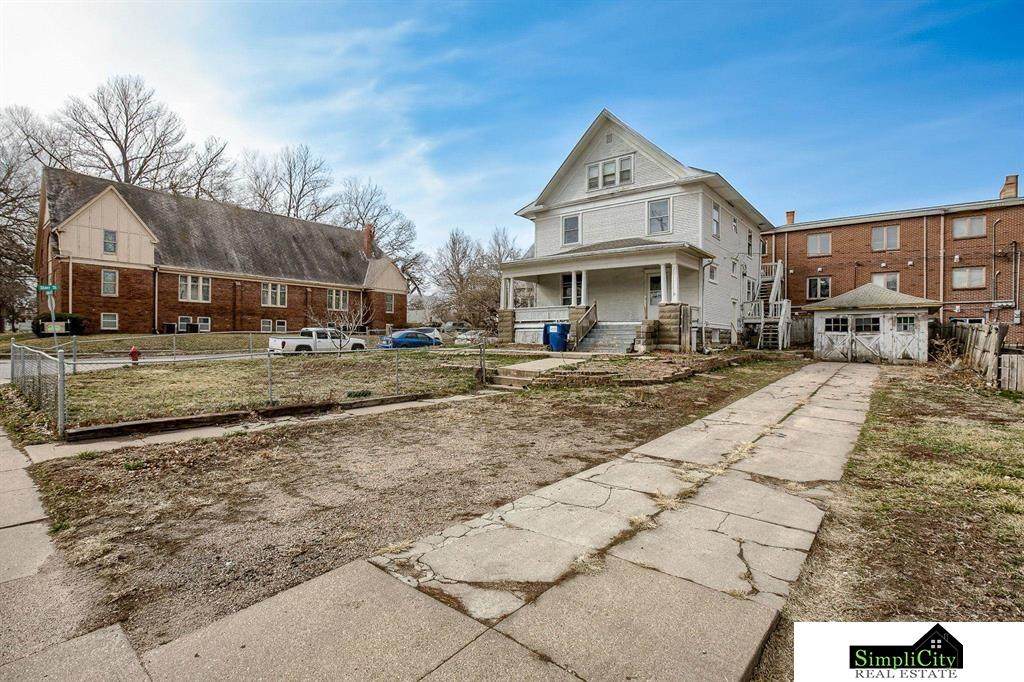 1401 33Rd Street - Photo 1